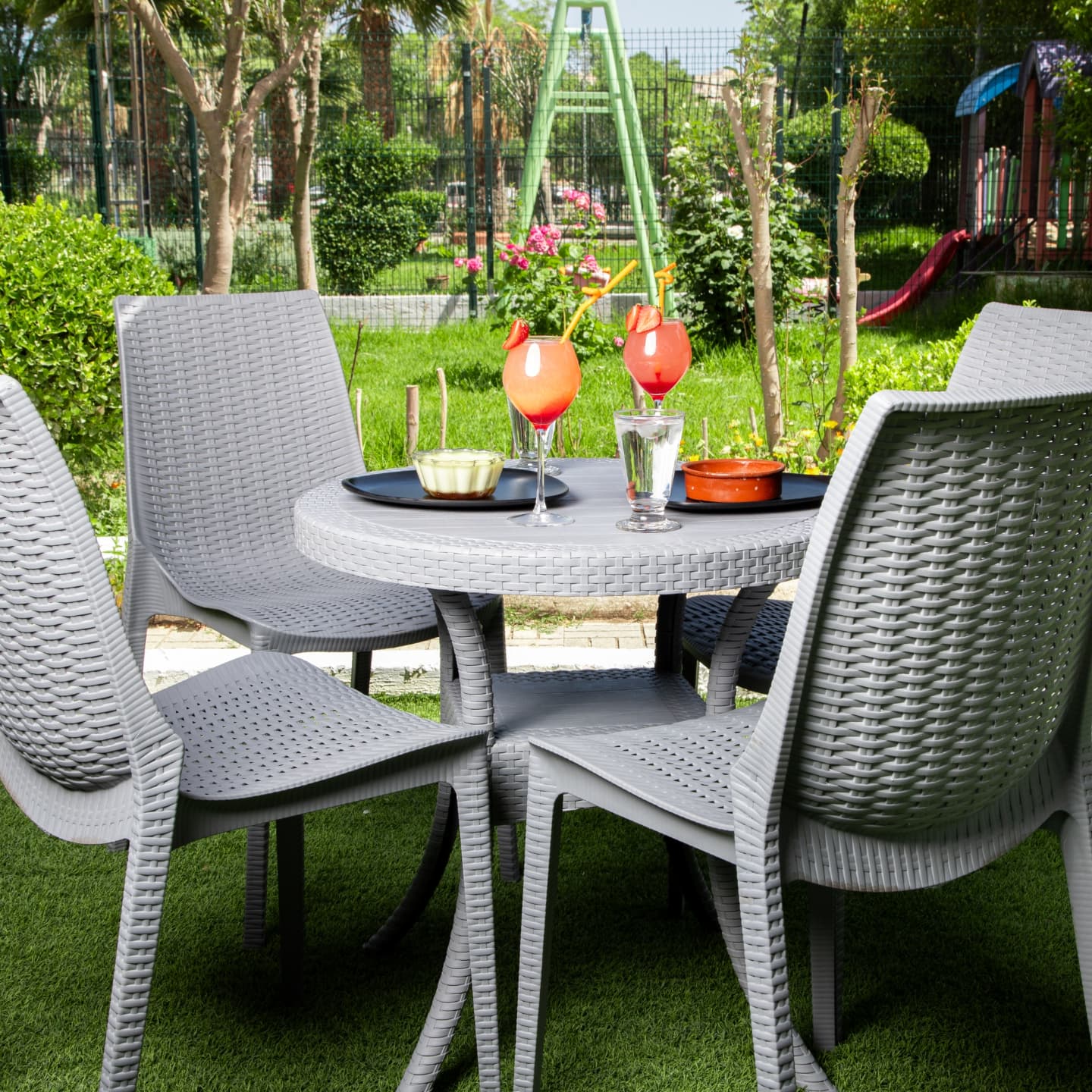 Table Ronde Marina Pieds Croisé + 4 Chaise Sans Accoudoire