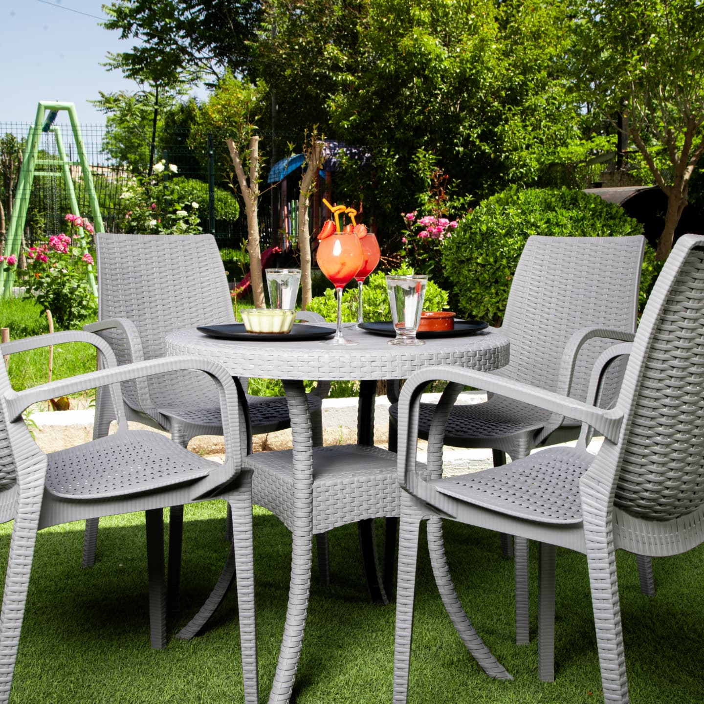 Table Ronde Marina Pieds Croisé + 4 Chaise Avec Accoudoire