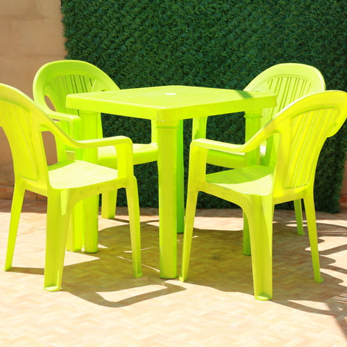 Tables de haute qualité 0,75× 0,75 cm + 4 Chaises de jardin – Image 2